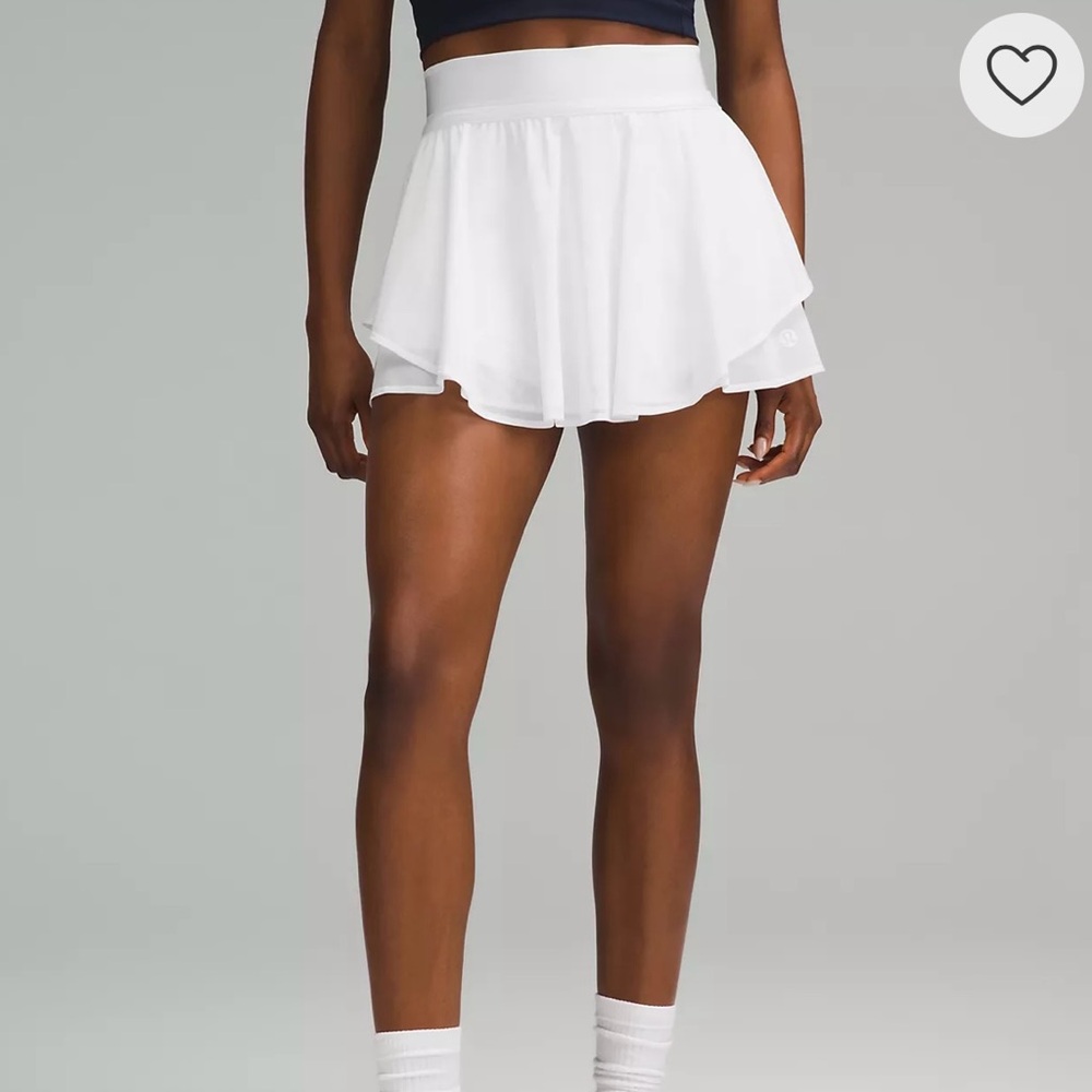 Worn once white lulu white tennis skirt. Size 6. Perfect condition:)